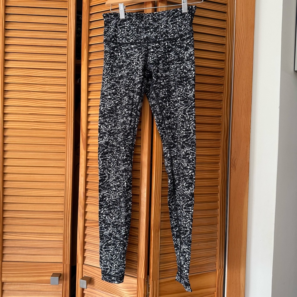 Women's Black and White Patterned Lululemon size 4 Bundle three items, save 30%